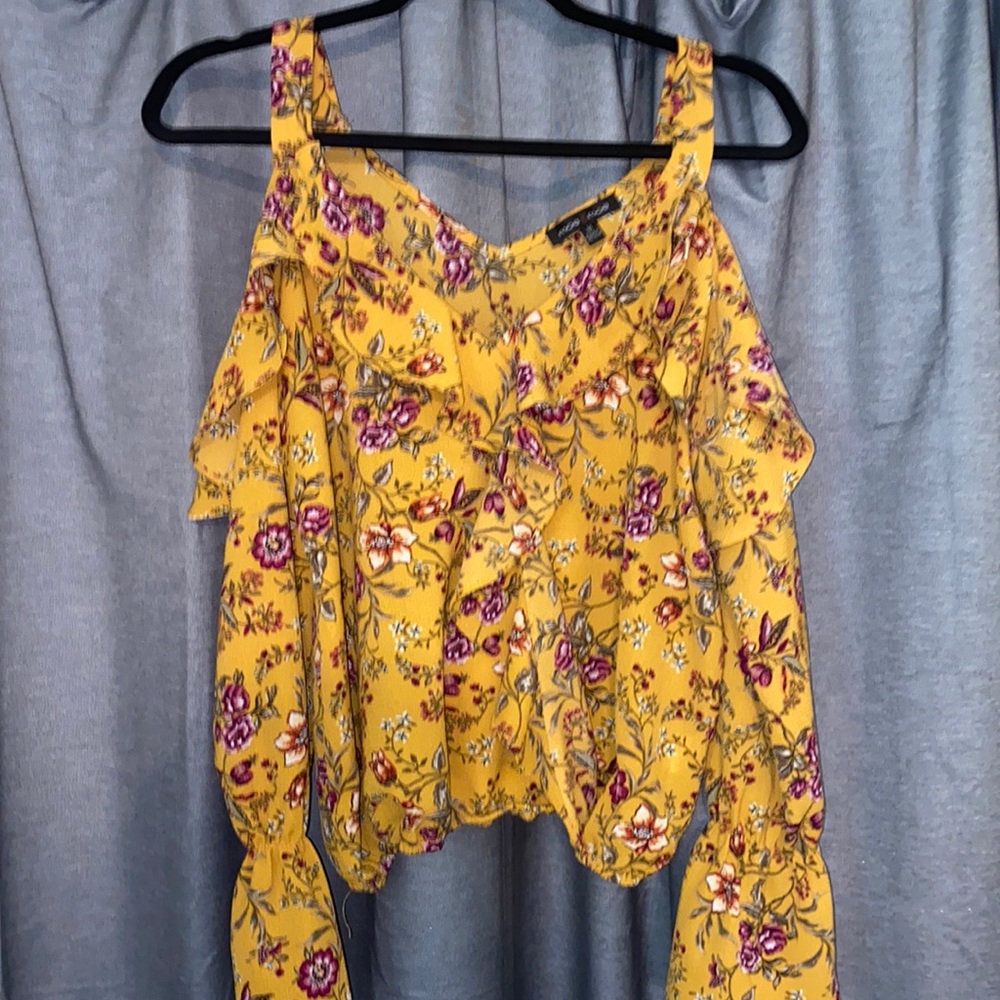 Spell Lee, open shoulder loud. Perfect condition. Brand moa moa size M